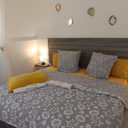 L'Instant Present Bed & Breakfast Le Moule Exterior photo