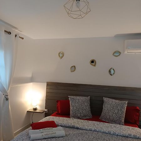 L'Instant Present Bed & Breakfast Le Moule Exterior photo