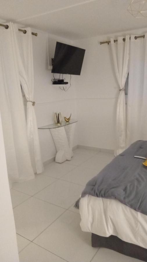 L'Instant Present Bed & Breakfast Le Moule Exterior photo