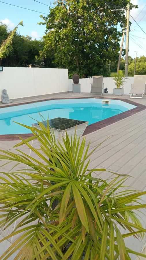 L'Instant Present Bed & Breakfast Le Moule Exterior photo