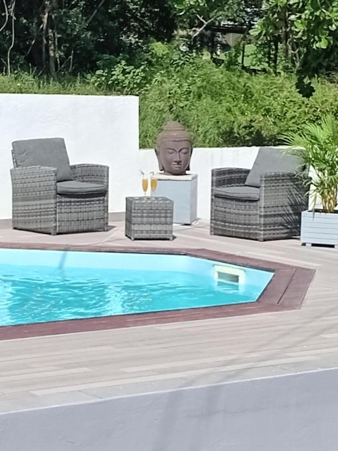 L'Instant Present Bed & Breakfast Le Moule Exterior photo