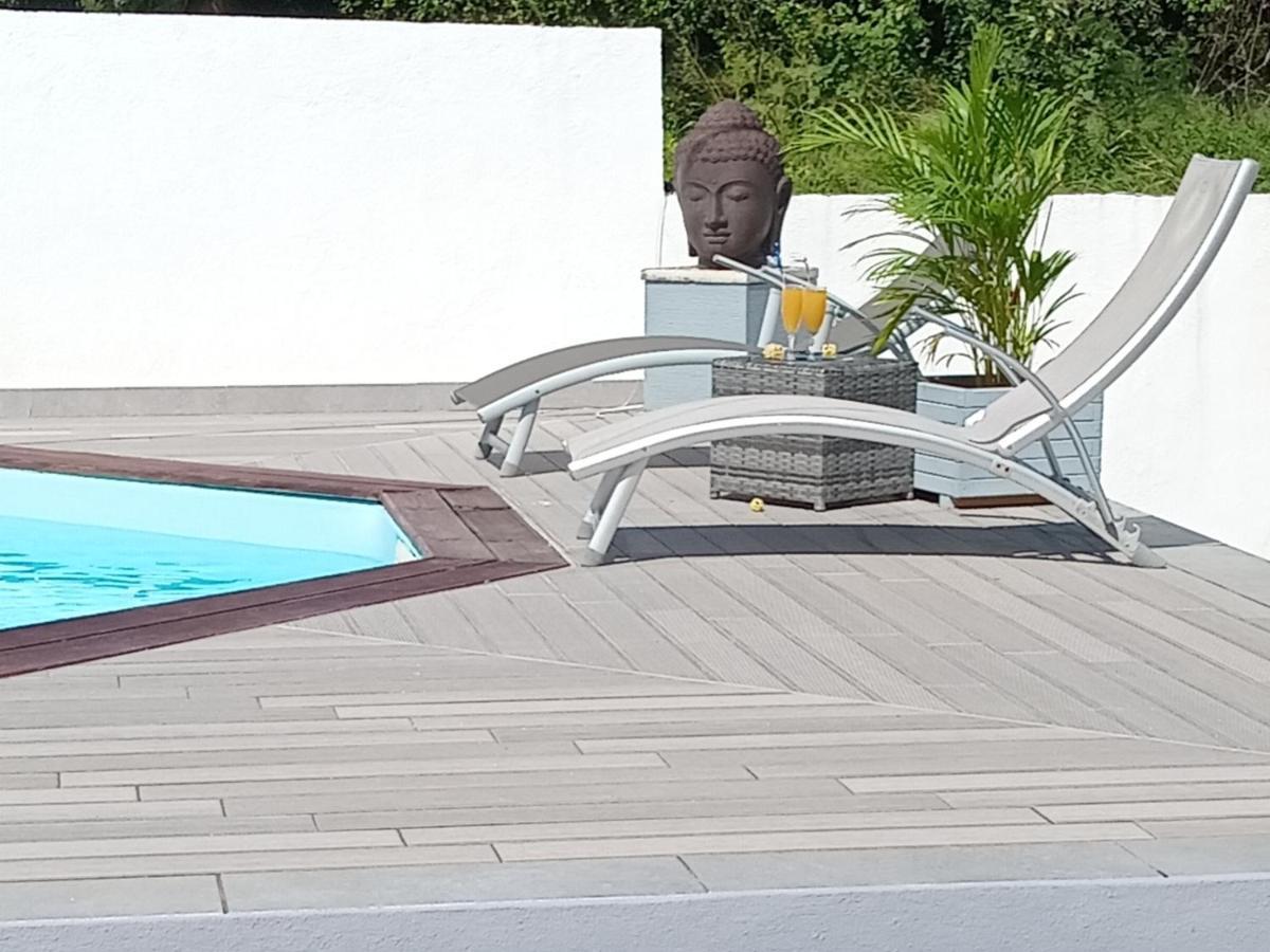 L'Instant Present Bed & Breakfast Le Moule Exterior photo
