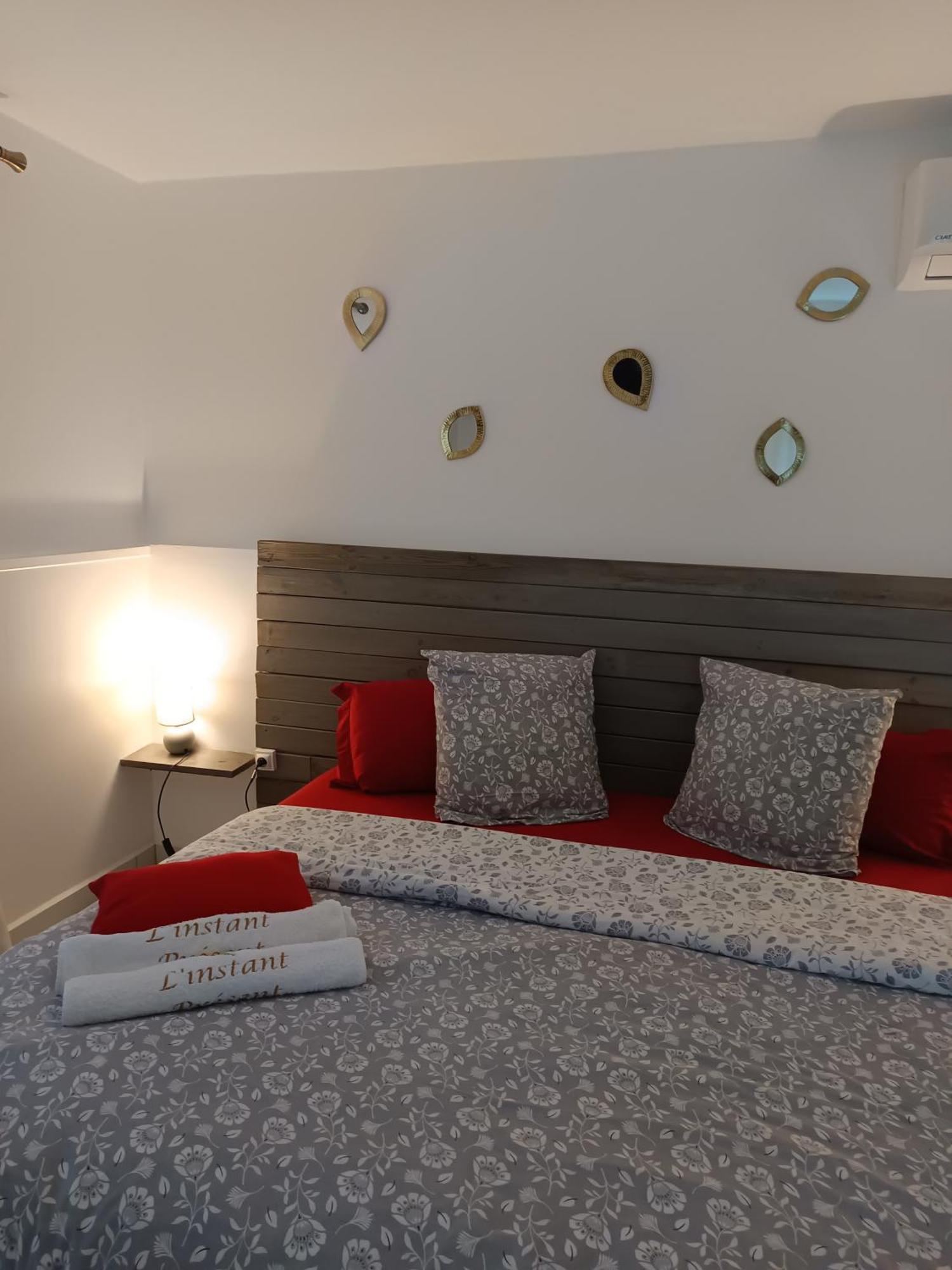 L'Instant Present Bed & Breakfast Le Moule Exterior photo
