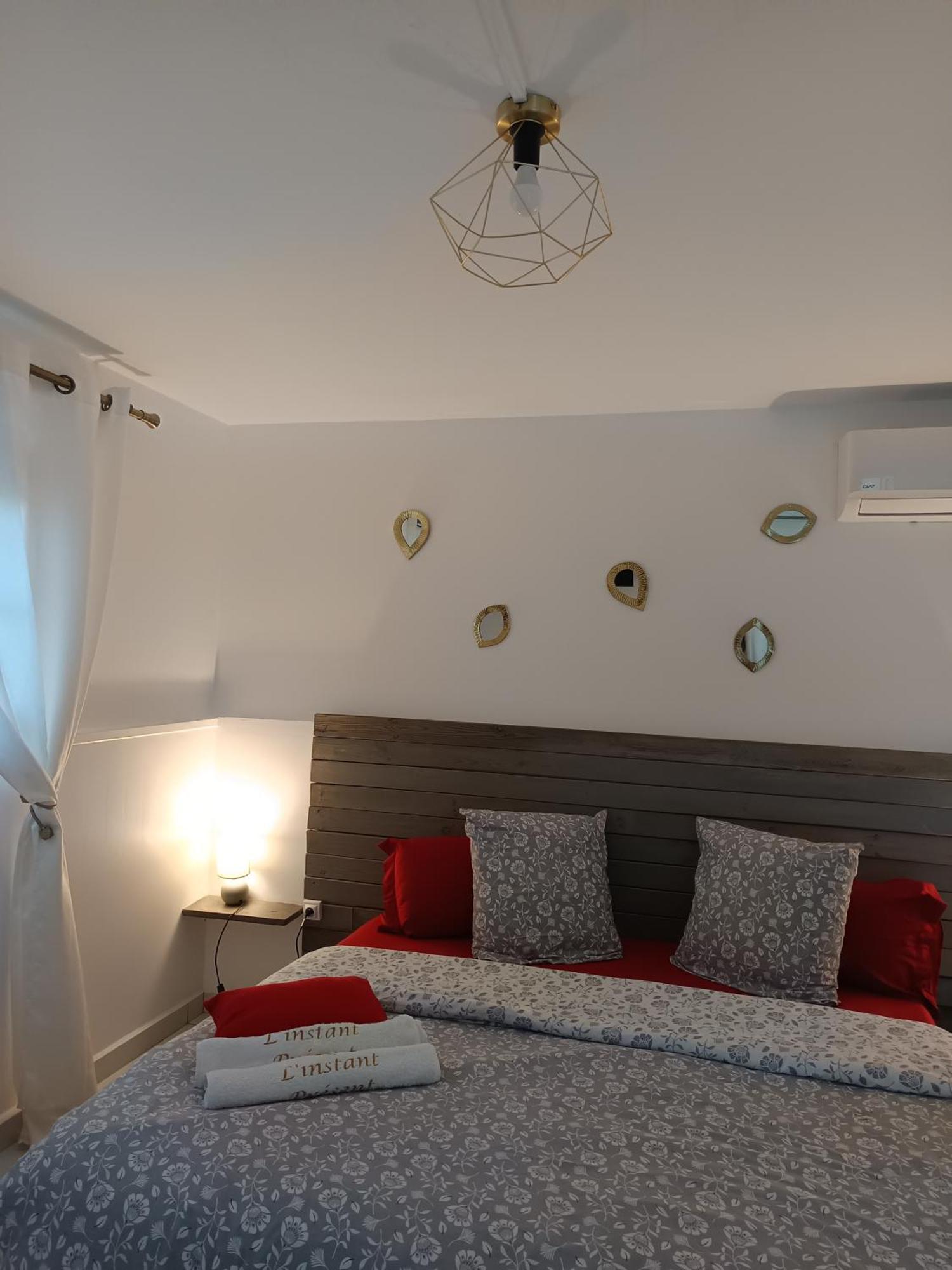 L'Instant Present Bed & Breakfast Le Moule Exterior photo